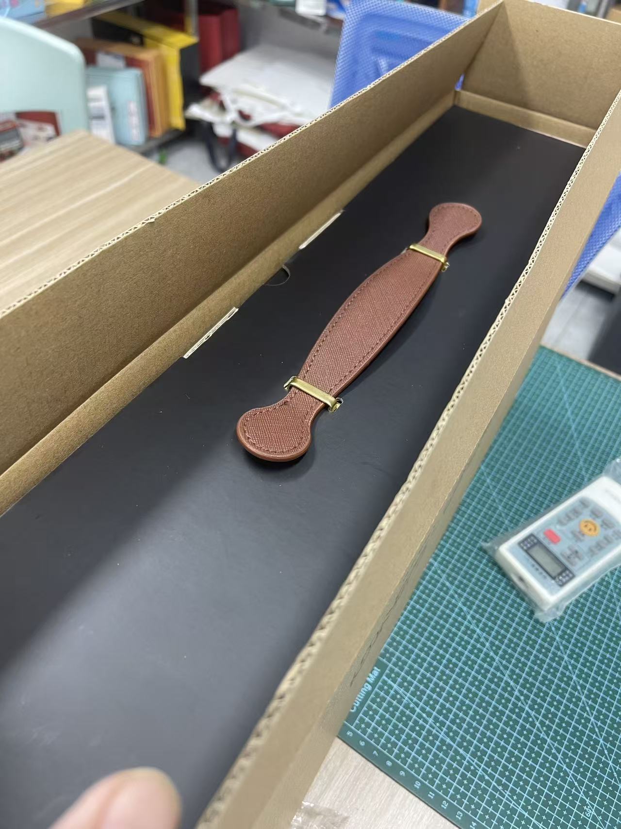Corrugated gift mailer sample during a carry-handle load test